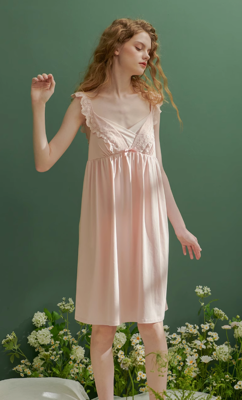 胸パッド付き繊細なレースとコットンのネグリジェ