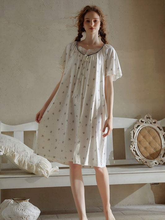 レトロフラワー柄とレースのネグリジェ