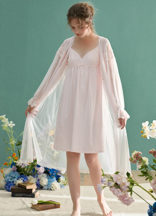 レースのパレス柄ガウンと小さなリボンの天使のネグリジェ