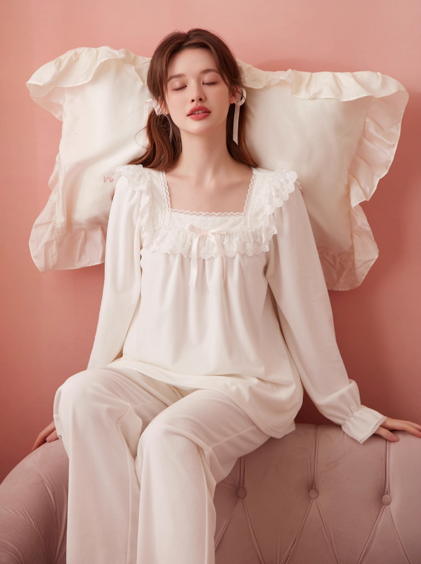 フリースレースネックフレアルームウェア