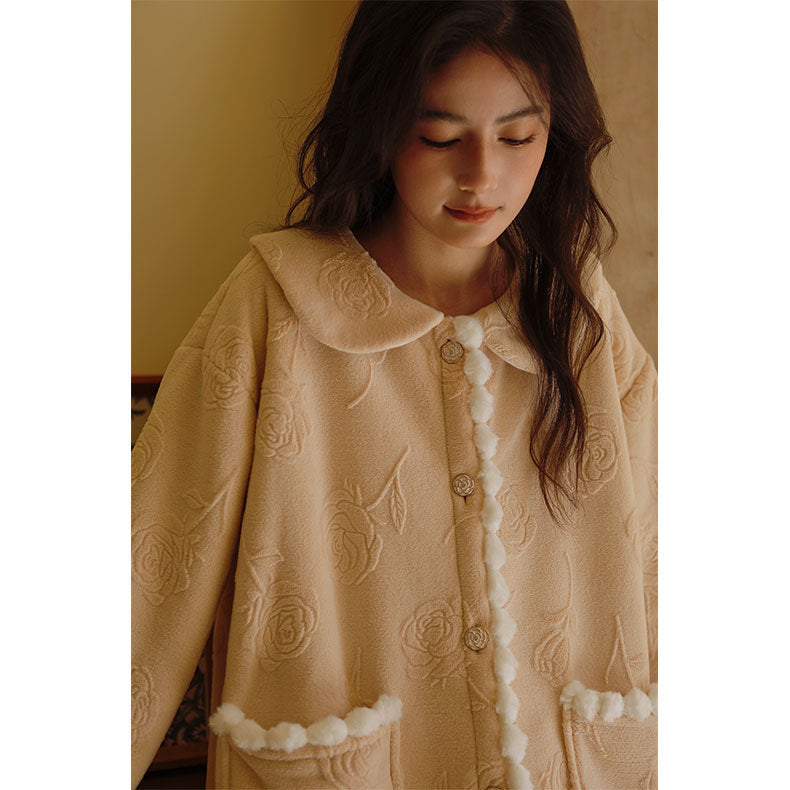 フリースお花ボタンと丸襟のふわふわルームウェア