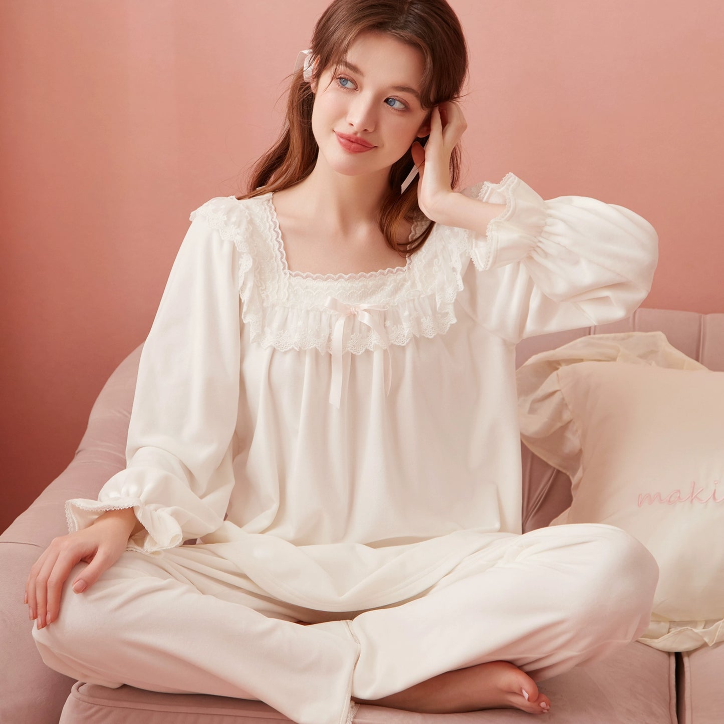 フリースレースネックフレアルームウェア