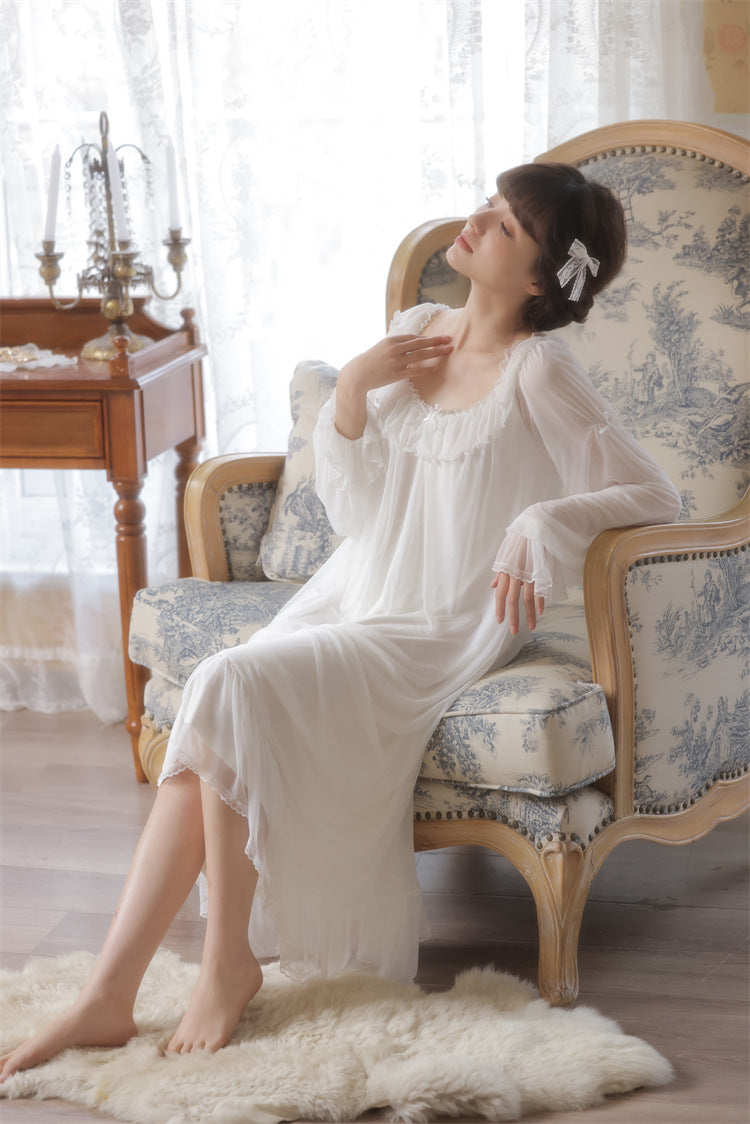 クラシックラウンドネック小さなリボンとフリルのネグリジェ