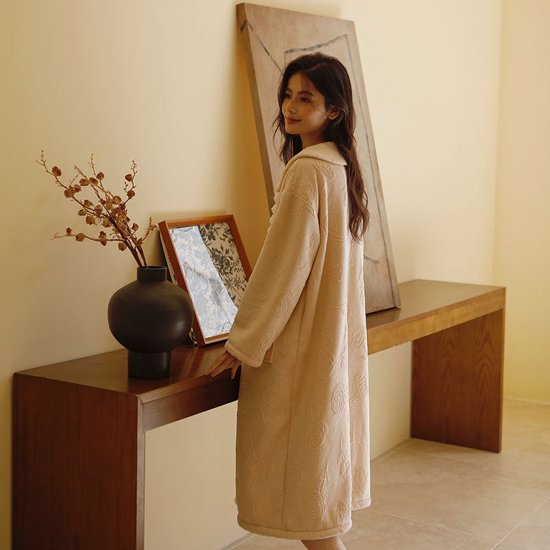 フリースお花ボタンと丸襟のふわふわガウン