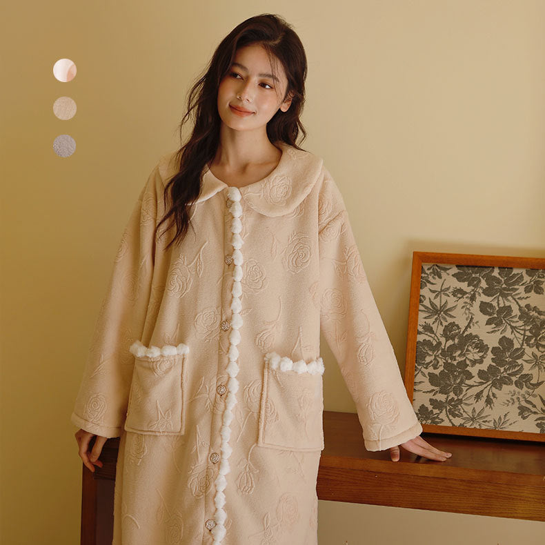 フリースお花ボタンと丸襟のふわふわガウン